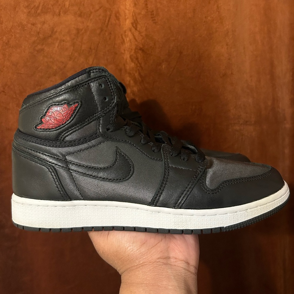 Air Jordan 1 Retro High OG Black Satin/Gym Red